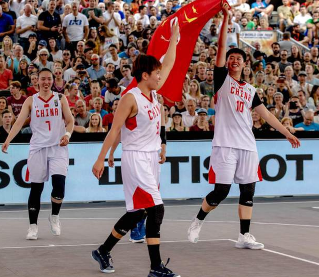 邓加：维尼修斯是足球层面的领袖，而非更衣室领袖（邓加：维尼修斯是场上领袖，并非更衣室核心）