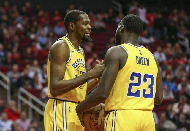 足球球员伤病更新，影响赛季表现（足球球员伤情速递，牵动赛季发挥）