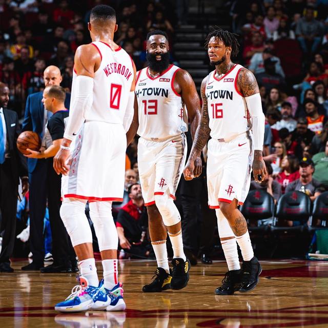 热火出局每名球员可获得5.3万美元，一人未进大名单无缘奖金（热火止步出局，全队每人领5.3万美元奖金，一人因未进名单未获分成）