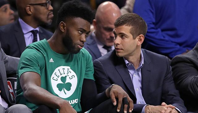 🎮DK 2-2 T1：Peyz泽丽再献完美发挥，T1速推拖入决胜局（DK与T1战成2-2：Peyz泽丽再度神勇，T1速推逼入决胜局）