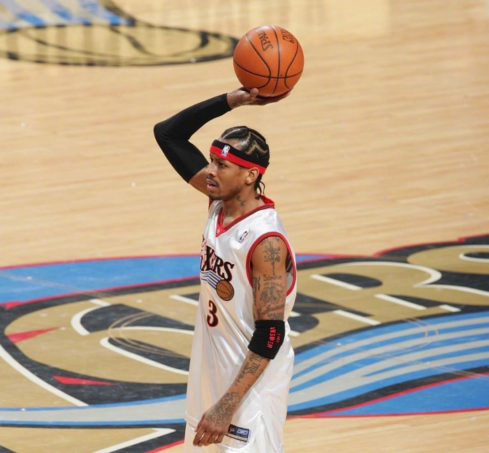 金州勇士在主场134-117击败犹他爵士，终结三连败，展现强大韧性与高效进攻。（勇士主场134-117力克爵士，止三连败，展现韧性与高效火力）