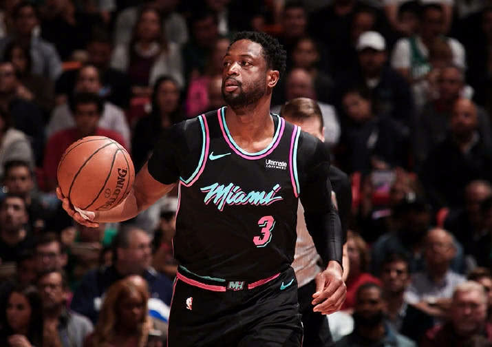 媒体人：北京国安要解散是假消息，想要帮助国安的人有很多（媒体人辟谣：北京国安解散传言不实，愿助国安者众多）