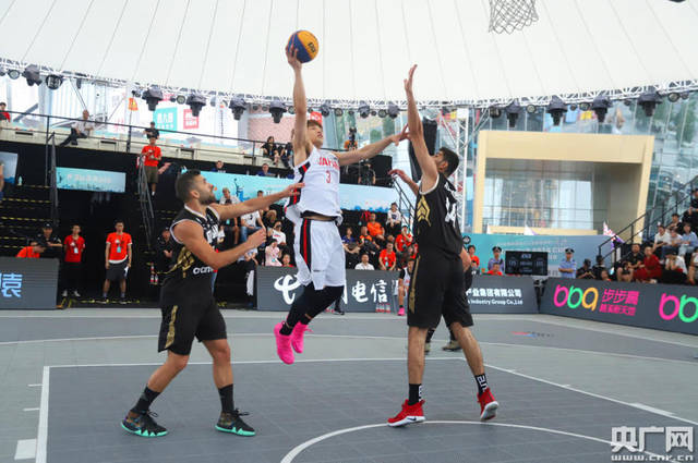 欧冠八强全部出炉，新贵强势晋级引爆热议（欧冠八强尘埃落定，新贵强势突围引发热议）